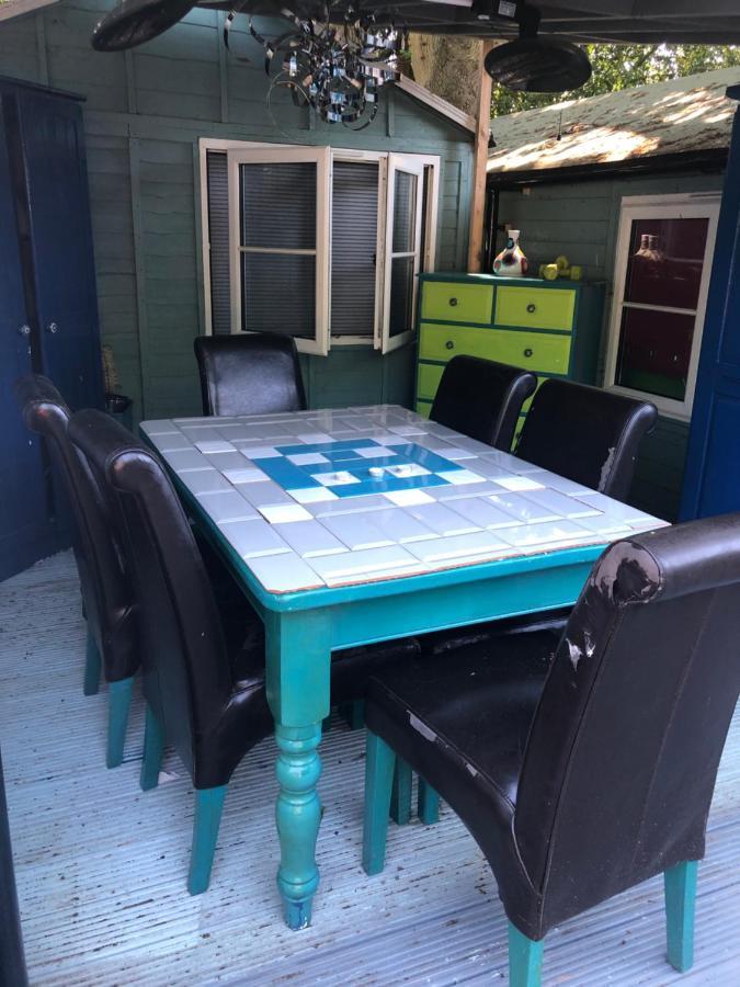 Hostal Hazelwick Hookwood Exterior foto