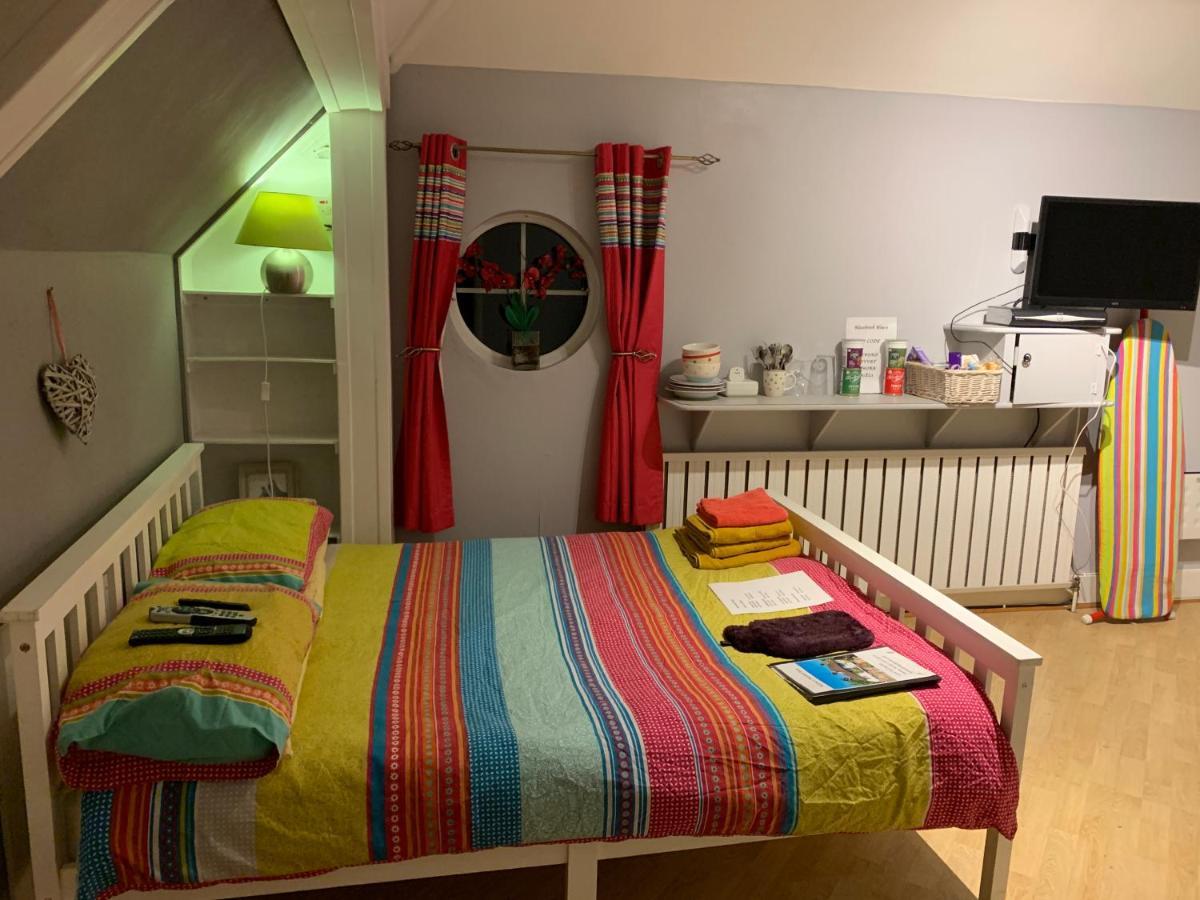 Hostal Hazelwick Hookwood Exterior foto
