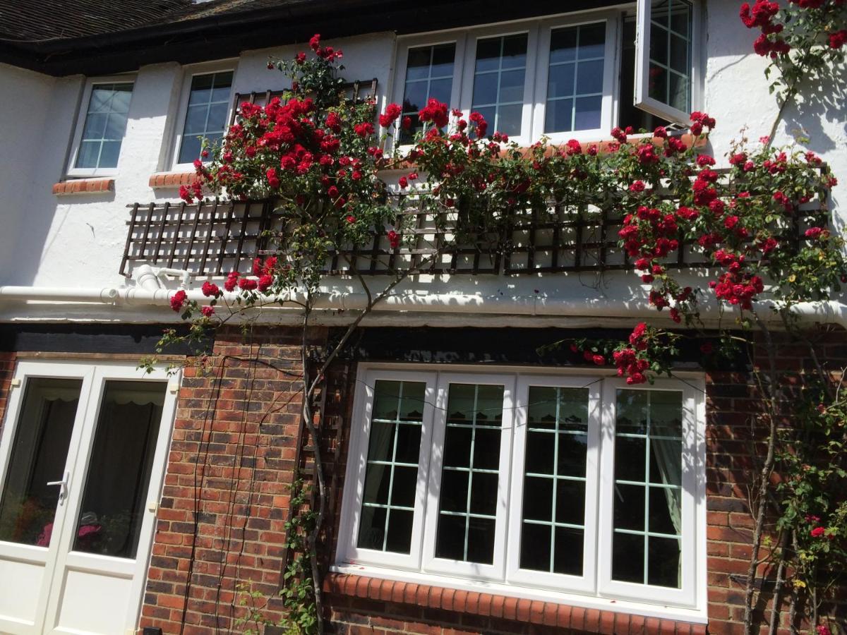Hostal Hazelwick Hookwood Exterior foto